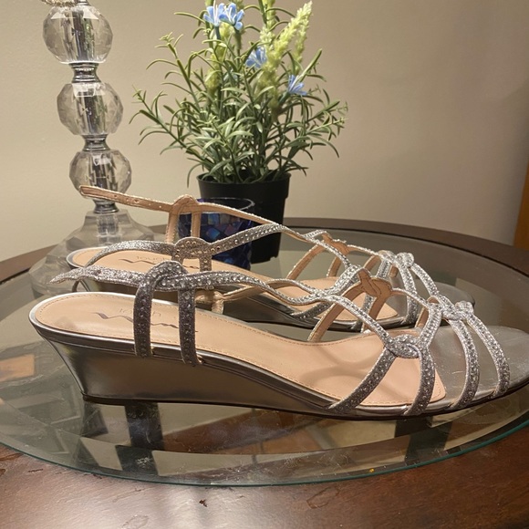 Love shoes. I bought them for my daughter’s weddin - Picture 1 of 3